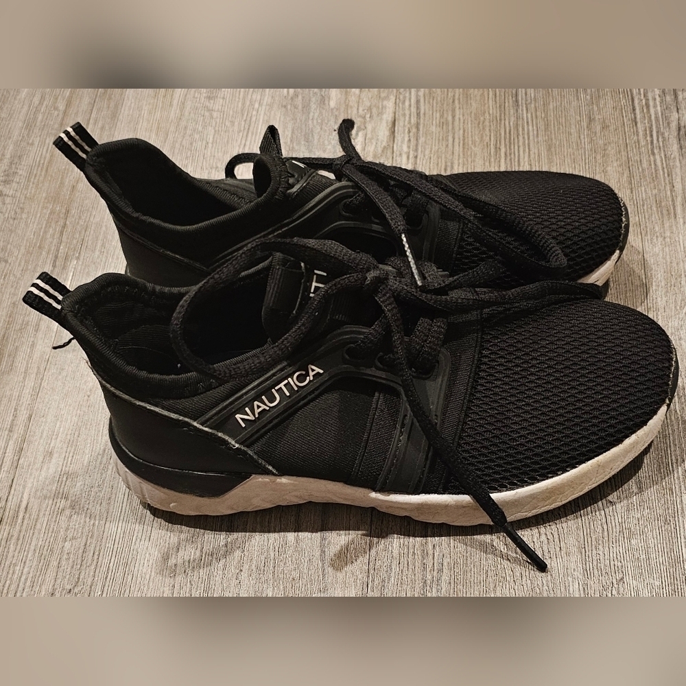 Nautica Black Sneakers Girls/Unisex Size 11